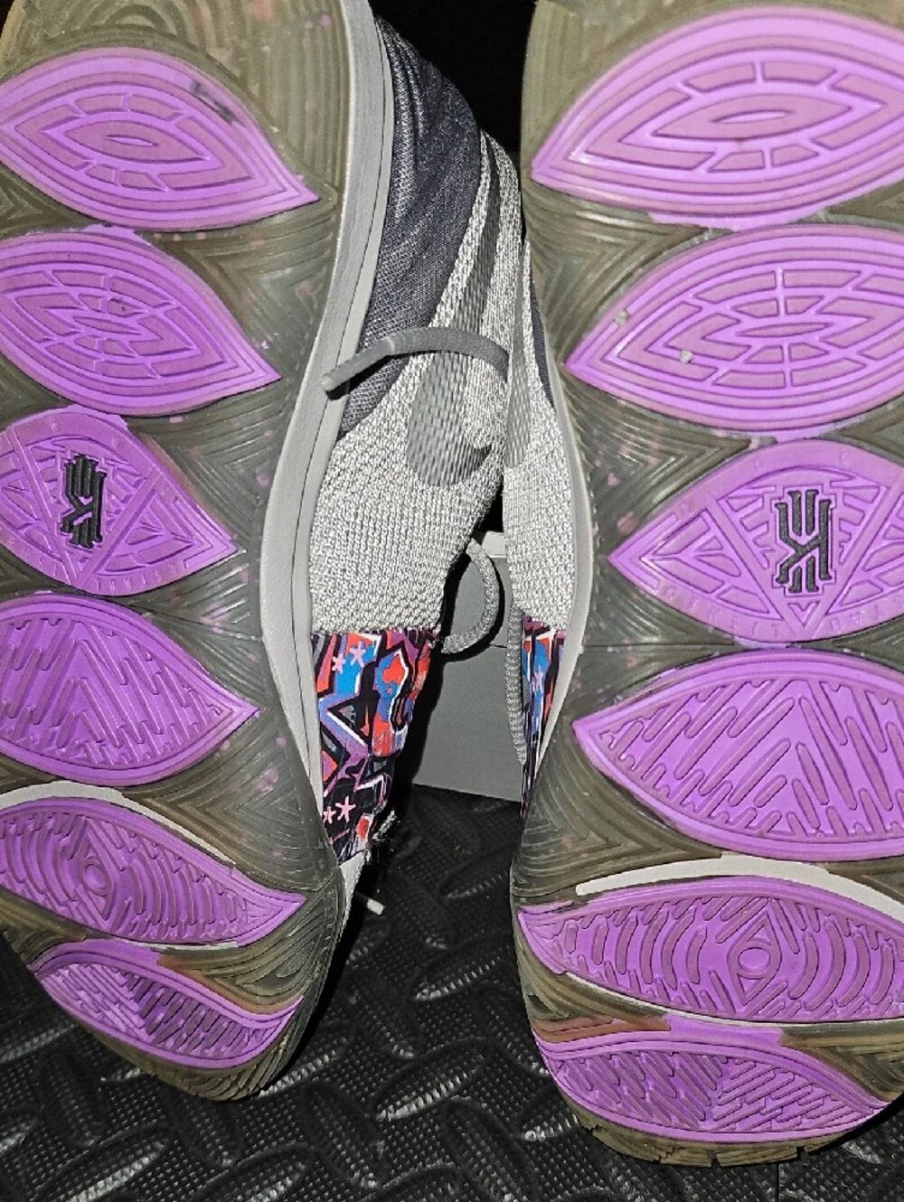 Nike Kids Sneakers in Light Gray with Multicolor Accents